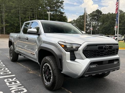 Used 2026 Toyota Tacoma TRD Off-Road AWD/4WD image 2