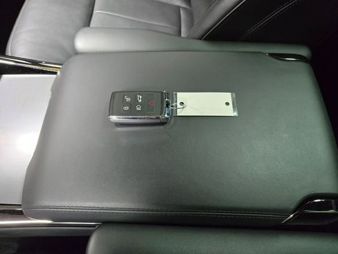 Used 2025 Land Rover Range Rover Sport SE image 30