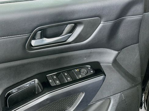 Used 2023 Nissan Pathfinder SL w/ Black Appearance Package FWD image 15