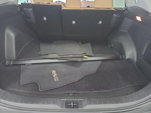 Used 2021 Toyota RAV4 XLE AWD/4WD image 25