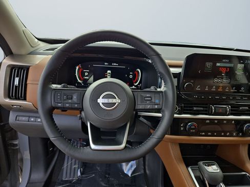 Used 2023 Nissan Pathfinder Platinum w/ Lighting Package (N92) image 12