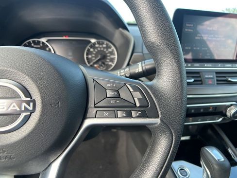 Used 2024 Nissan Altima 2.5 SV image 41