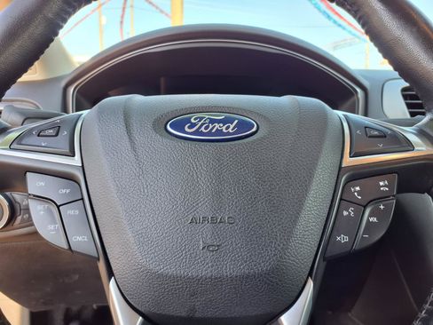 Used 2017 Ford Fusion SE AWD/4WD image 12