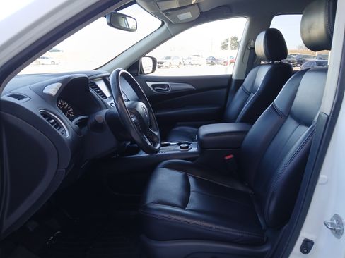 Used 2017 Nissan Pathfinder SL w/ Trailer Tow Package image 7