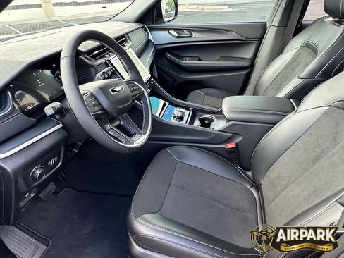 New 2025 Jeep Grand Cherokee L Altitude image 15