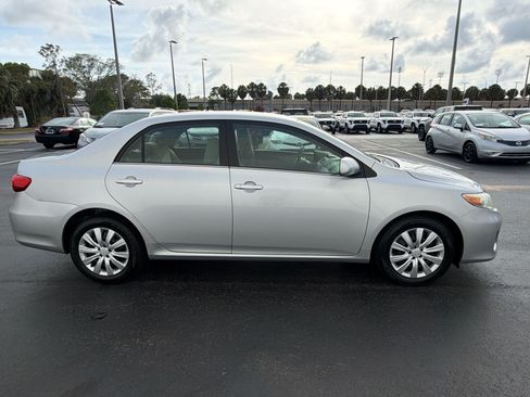 Used 2013 Toyota Corolla LE FWD image 8