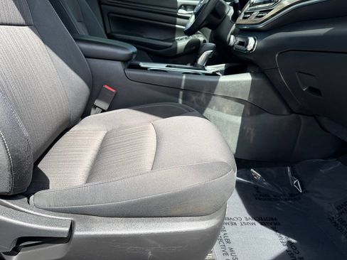 Used 2024 Nissan Altima 2.5 SV FWD image 30
