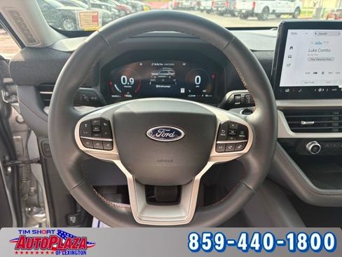 Used 2025 Ford Explorer Active AWD/4WD image 17