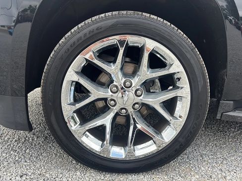 Used 2015 Chevrolet Suburban LT AWD/4WD image 12
