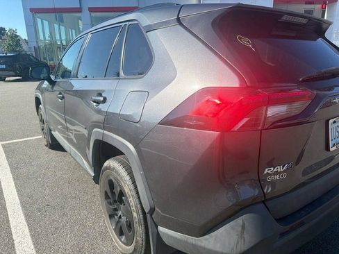 Used 2021 Toyota RAV4 LE AWD/4WD image 4