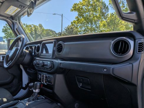 Used 2023 Jeep Gladiator Sport AWD/4WD image 33