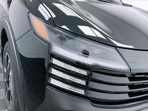 Certified 2025 Nissan Kicks SV image 24