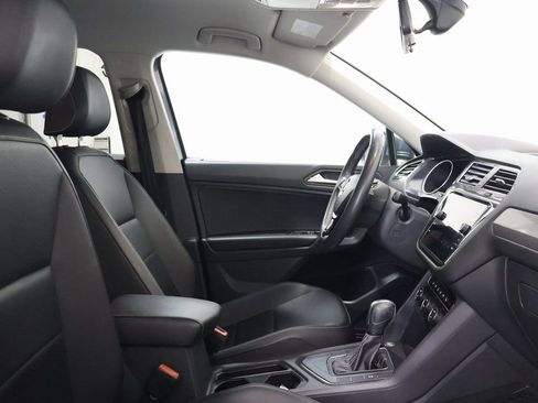 Used 2021 Volkswagen Tiguan SE image 21