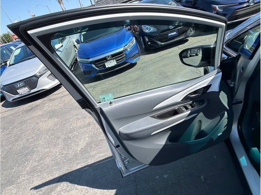 Used 2020 Chevrolet Bolt Premier w/ Infotainment Package FWD image 18