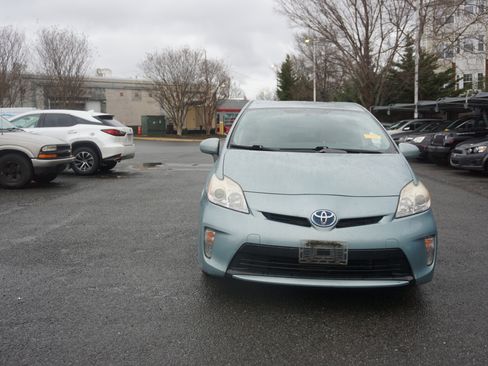 Used 2014 Toyota Prius Two image 2