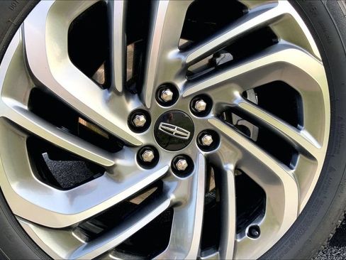 Used 2025 Lincoln Navigator Reserve AWD/4WD image 3