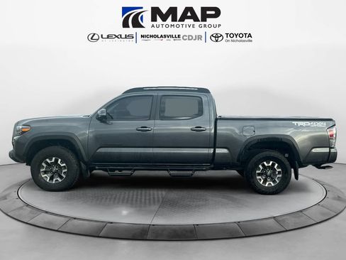 Used 2022 Toyota Tacoma TRD Off-Road image 2