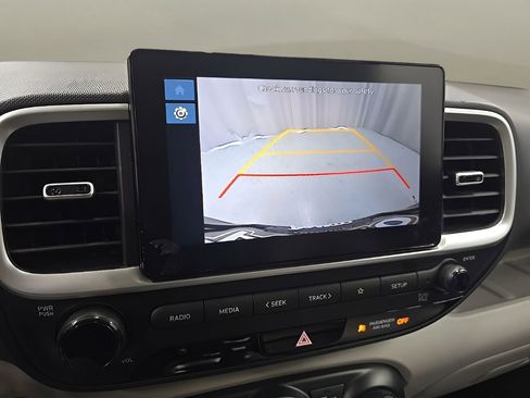 Used 2024 Hyundai Venue SEL image 24