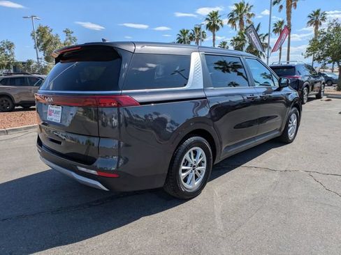 Used 2024 Kia Carnival LX FWD image 6