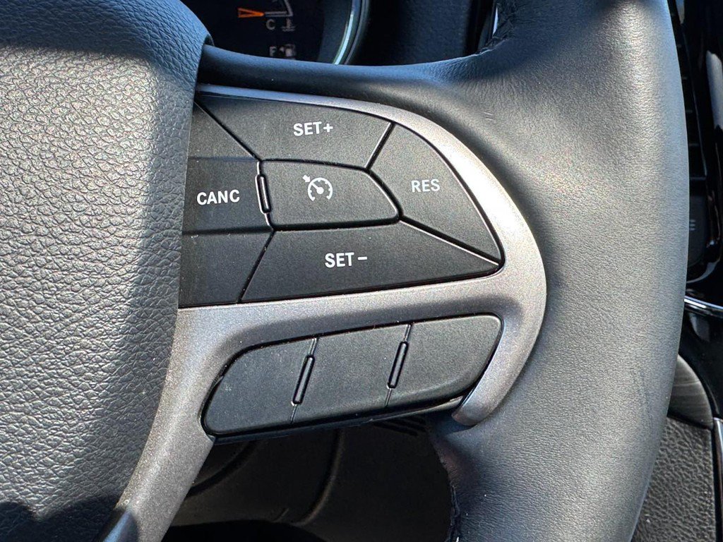 Used 2019 Jeep Grand Cherokee Altitude AWD/4WD image 17