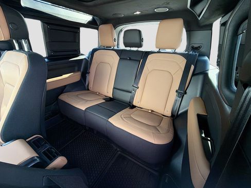 New 2026 Land Rover Defender 90 V8 AWD/4WD image 19