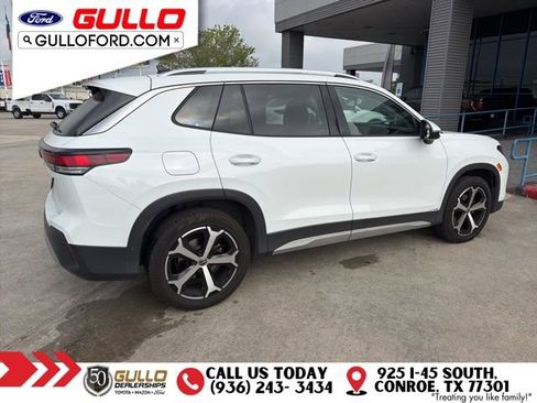 Used 2025 Volkswagen Tiguan SE image 4