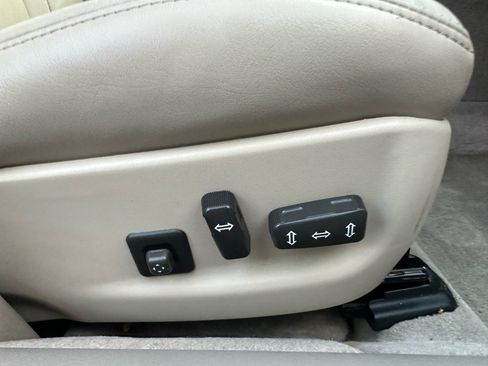 Used 1999 Cadillac Eldorado w/ Comfort/Convenience Pkg image 32