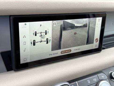 Used 2020 Land Rover Defender 110 SE image 25