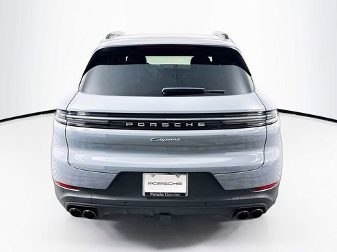 Certified 2025 Porsche Cayenne image 10