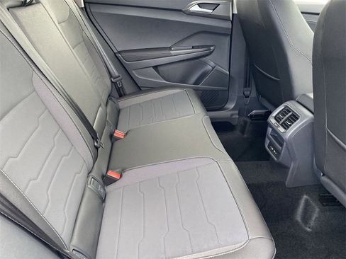 New 2026 Volkswagen Taos SE image 9