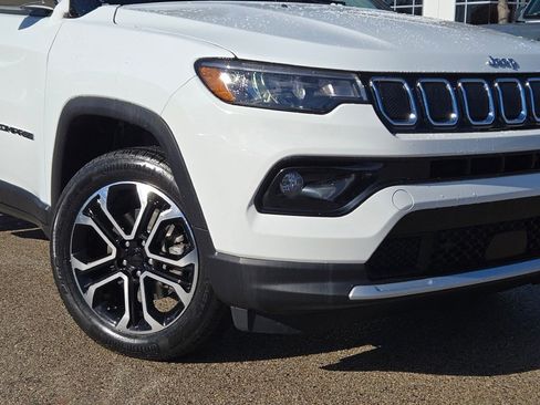 Used 2022 Jeep Compass Limited image 3