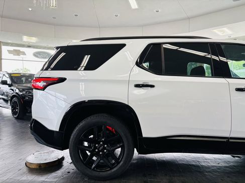 Used 2023 Chevrolet Traverse Premier w/ Redline Edition FWD image 4
