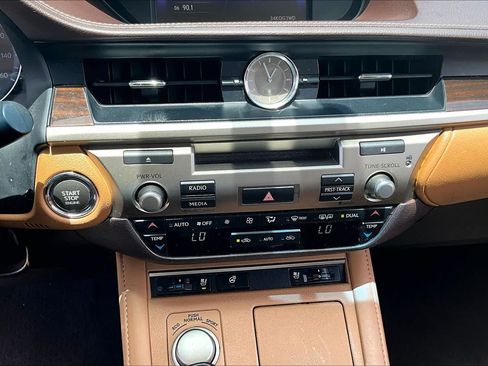 Used 2016 Lexus ES 350 w/ Premium Package w/Wood Trim FWD image 31