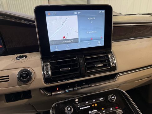 Used 2021 Lincoln Navigator Reserve image 19