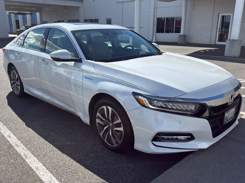 Certified 2019 Honda Accord Touring image 2