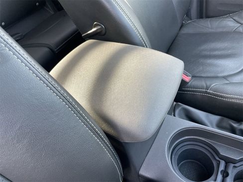 Used 2020 Nissan Frontier PRO-4X image 32