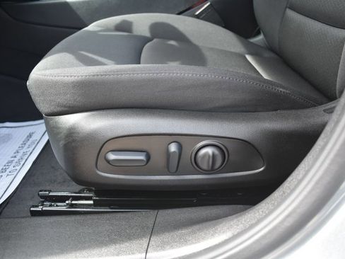 Used 2025 Chevrolet Malibu RS FWD image 13
