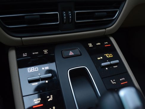 Certified 2026 Porsche Macan AWD/4WD image 24