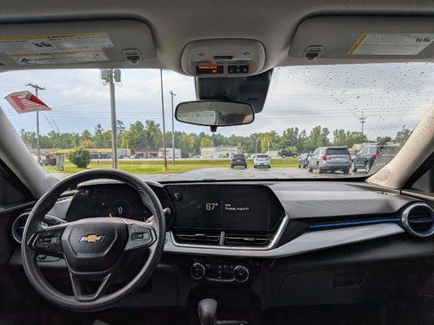 Used 2024 Chevrolet Trax LT FWD image 21