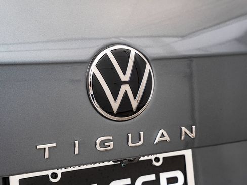 Used 2023 Volkswagen Tiguan SE FWD image 16