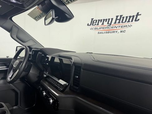 Used 2025 GMC Sierra 1500 SLT AWD/4WD image 36