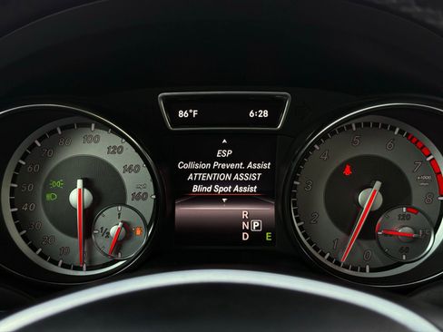 Used 2015 Mercedes-Benz GLA 250 4MATIC image 38