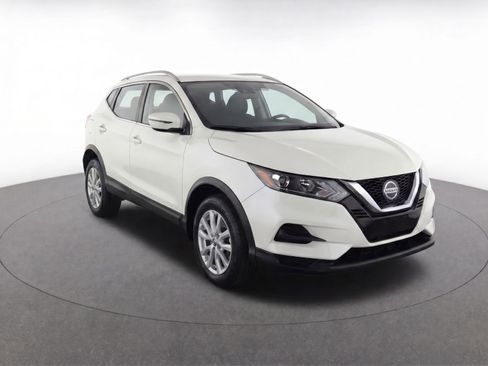 Used 2020 Nissan Rogue Sport SV FWD image 2