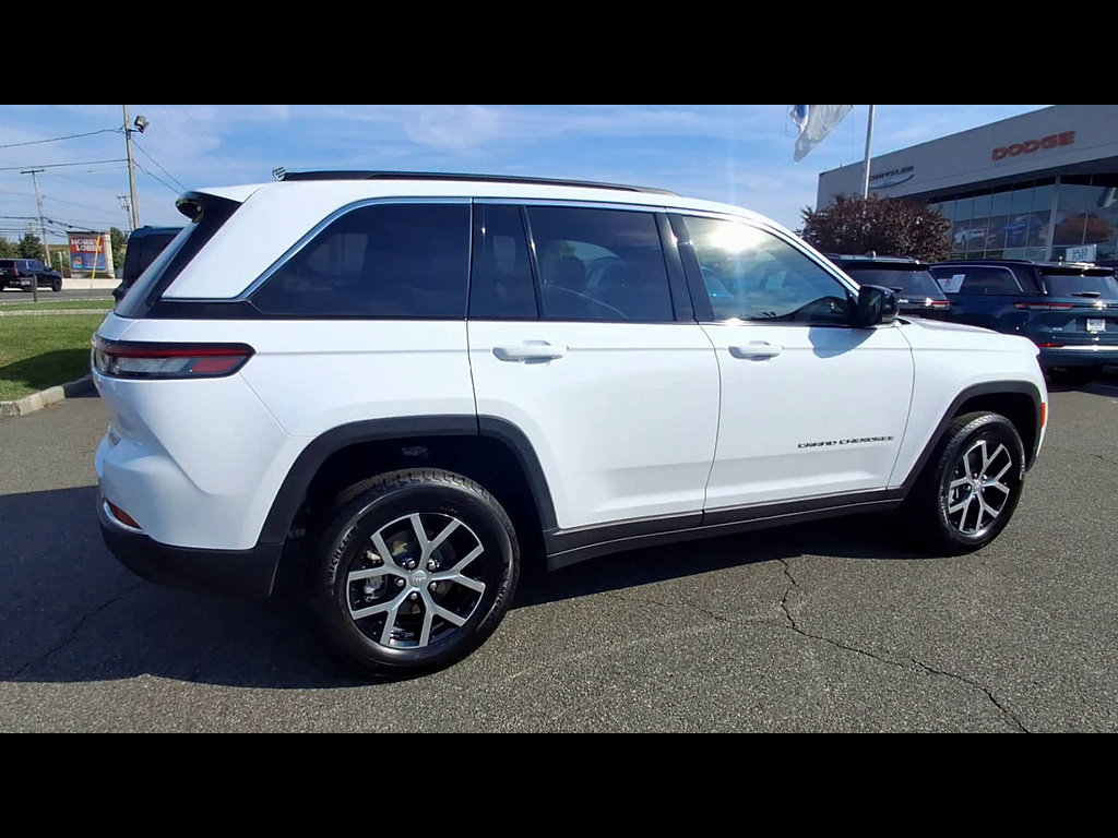 Used 2025 Jeep Grand Cherokee Limited AWD/4WD image 8