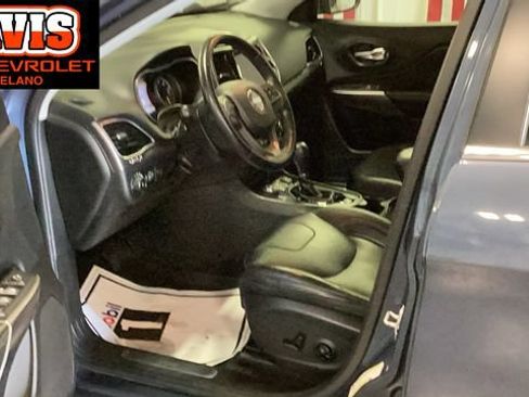 Used 2019 Jeep Cherokee Limited AWD/4WD image 12