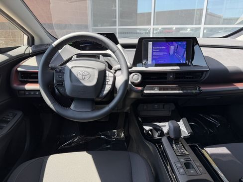 Used 2025 Toyota Prius Plug-In Hybrid FWD image 16