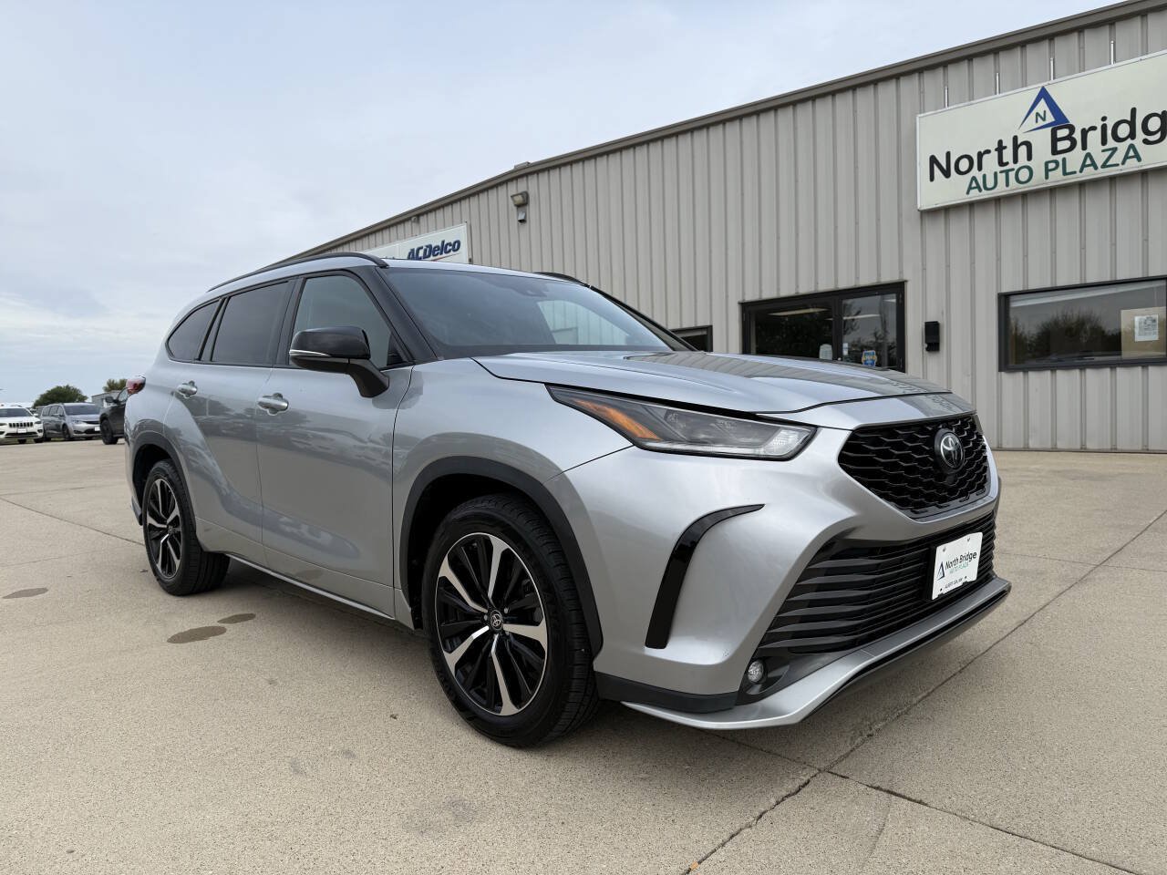 Used 2021 Toyota Highlander XSE AWD/4WD image 1