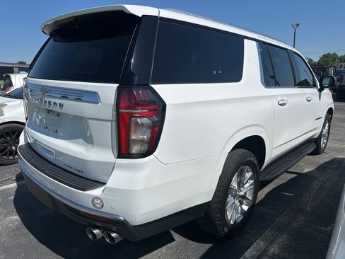 Used 2021 Chevrolet Suburban Premier w/ Premium Package image 3