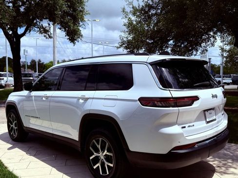 Used 2023 Jeep Grand Cherokee L Limited AWD/4WD image 7