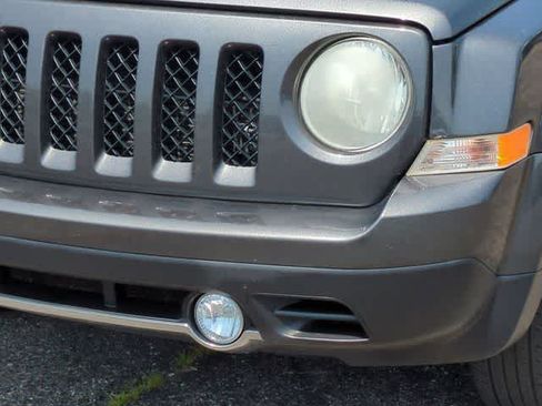 Used 2016 Jeep Patriot High Altitude FWD image 11